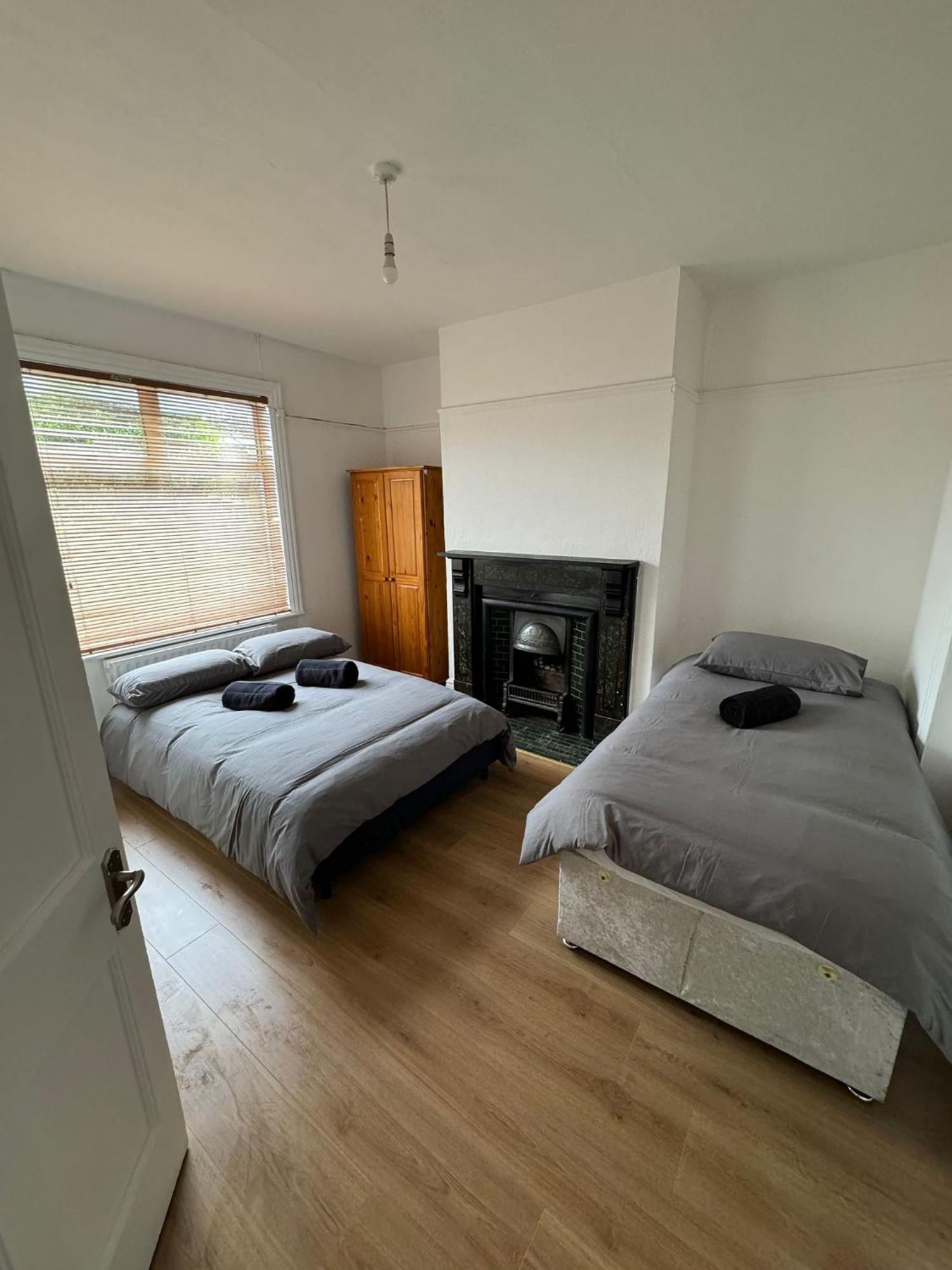 Very Nice Triple Room At 2 Iveragh Rd-5 ダブリン エクステリア 写真